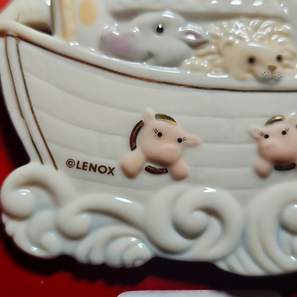 Lenox Noah's Ark Porcelain Collectible Ornament. - Picture 4 of 10
